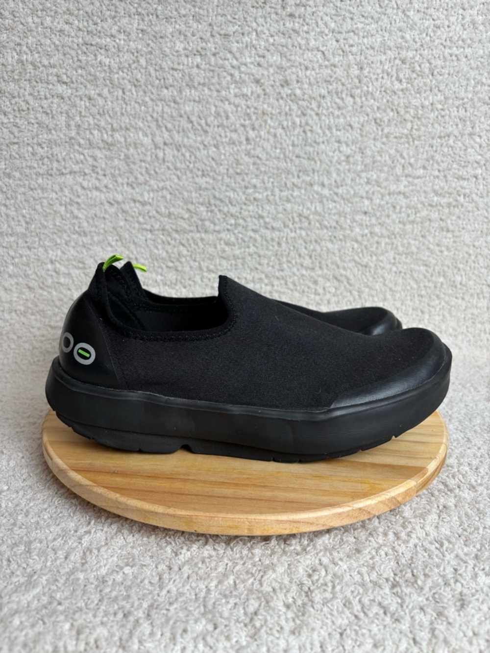 Oofos Shoes Womens 10 Black OOmg eeZee Low Slip on Recovery Sneakers